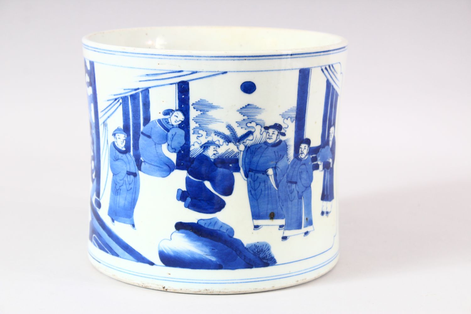 A LARGE CHINESE BLUE AND WHITE BRUSH POT, painted with two panels, one depicting figures in a - Image 3 of 7