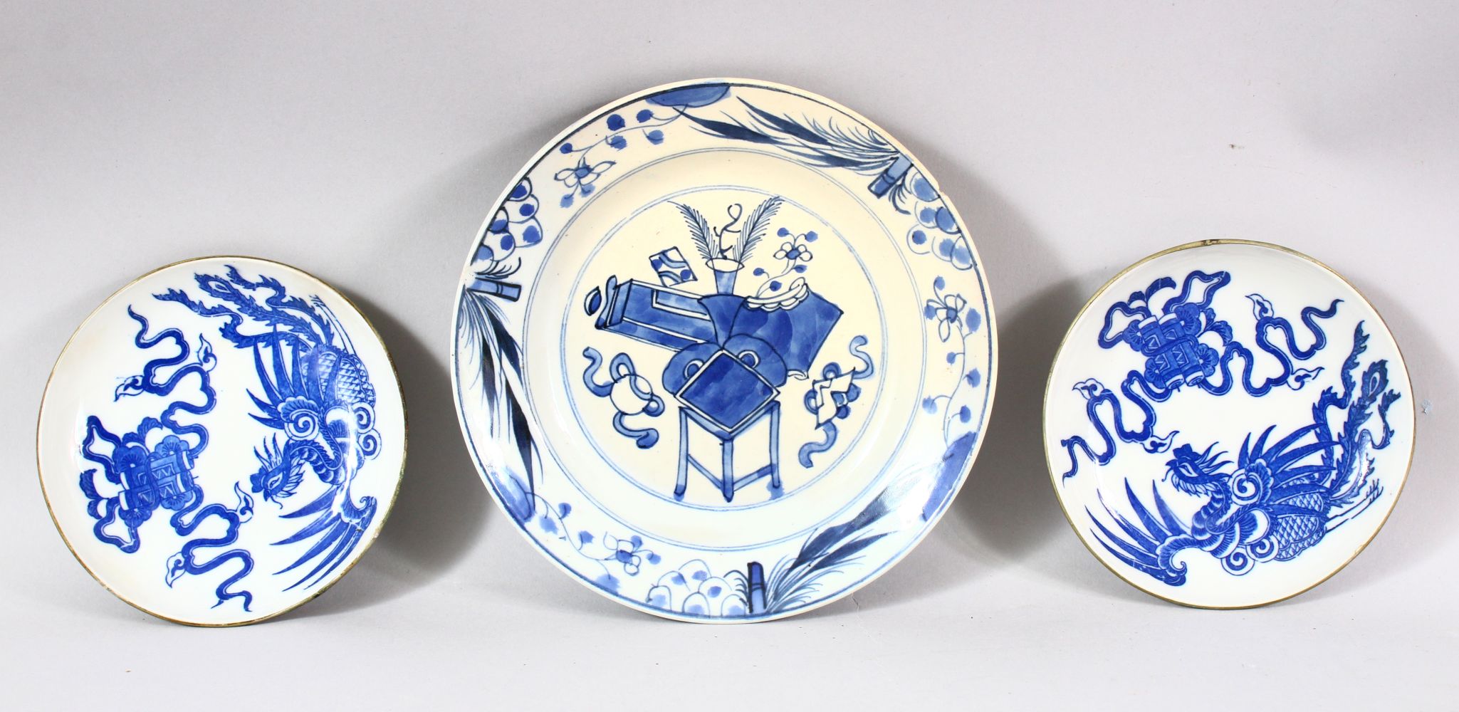 A MIXED LOT OF THREE CHINESE BLUE & WHITE PORCELAINS - comprising a pair of plates with phoenix bird