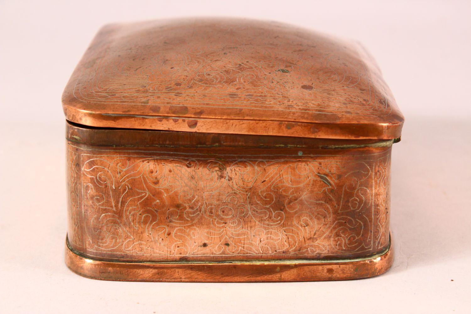 A FINE 19TH CENTURY SRI LANKAN OR BURMESE SILVER INLAID COPPER BOX - decorated with silver inlay - Image 2 of 7