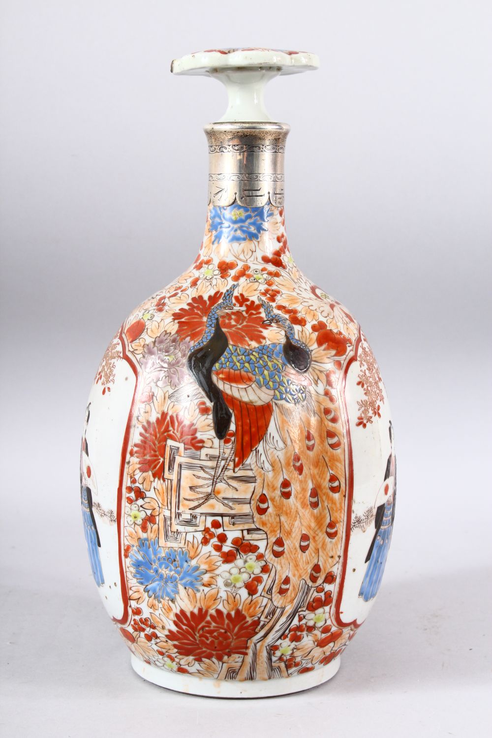 A JAPANESE EDO / MEIJI PERIOD KUTANI PORCELAIN BOTTLE & STOPPER - the neck with a white metal - Image 4 of 8