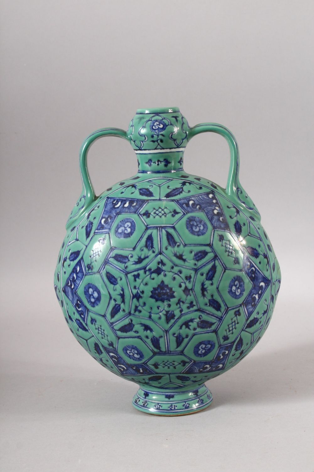 A CHINESE TURQUOISE GROUND TWIN HANDLE PORCELAIN MOON FLASK - the body decorated with geometric - Image 3 of 7