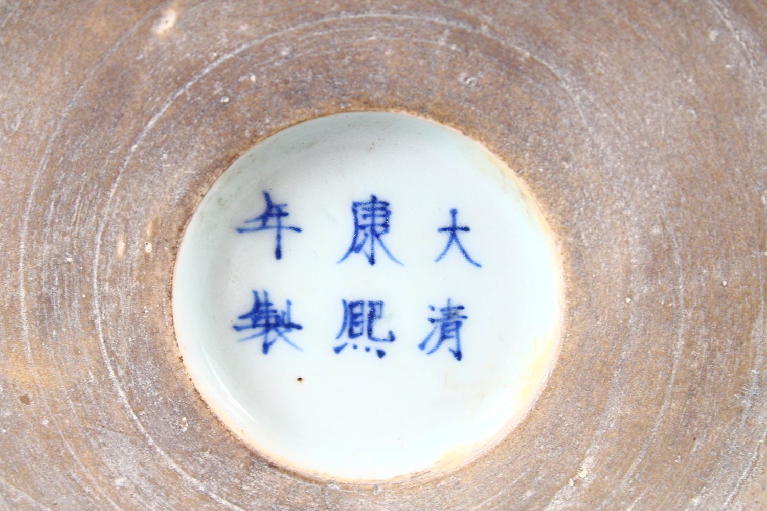 A LARGE CHINESE BLUE AND WHITE BRUSH POT, painted with two panels, one depicting figures in a - Image 7 of 7