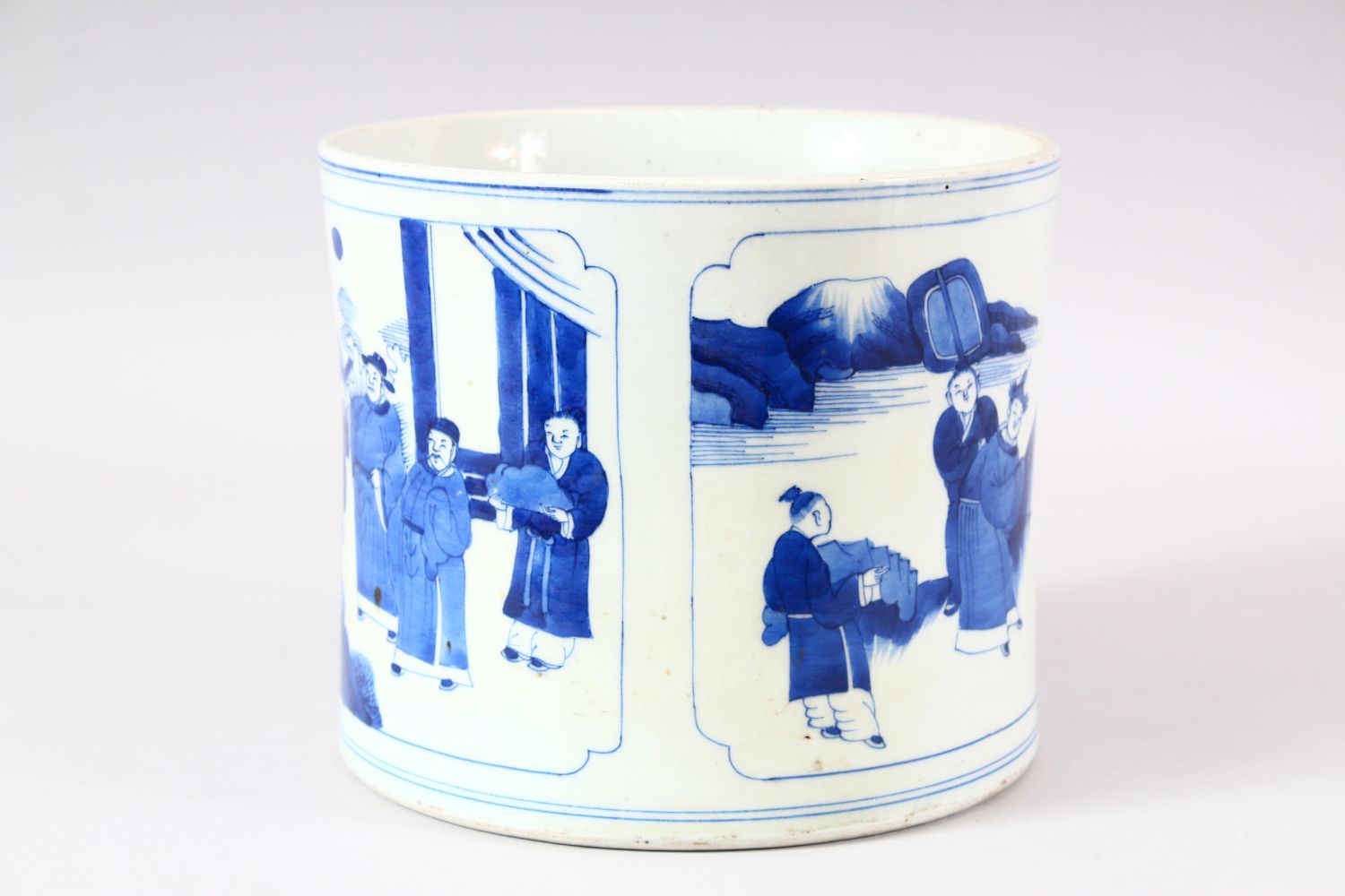 A LARGE CHINESE BLUE AND WHITE BRUSH POT, painted with two panels, one depicting figures in a - Image 4 of 7