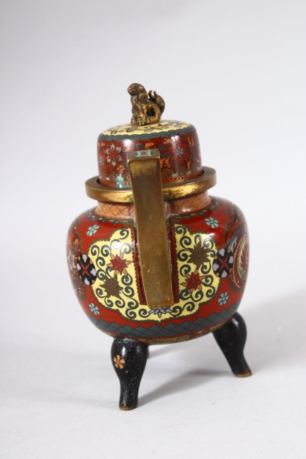 A SMALL JAPANESE CLOISONNE TWIN HANDLE KORO AND COVER, decorated with phoenix, flowers and - Image 4 of 7