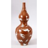 A CHINESE BROWN GLAZED DOUBLE GOURD PORCELAIN BAT VASE - decorated with many bats upon a cafe au