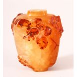 A CHINESE CARVED AGATE SNUFF BOTTLE, 5.5cm.