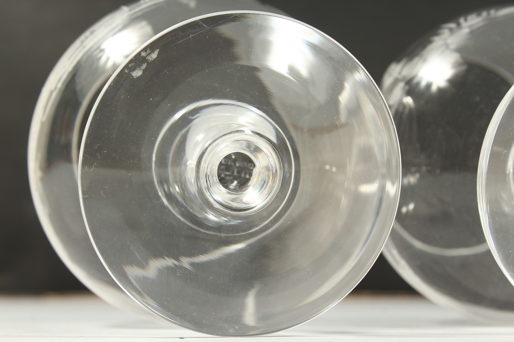 A SET OF FOUR BRANDY BALLOONS, each ethced with dogs and birds - Image 12 of 16