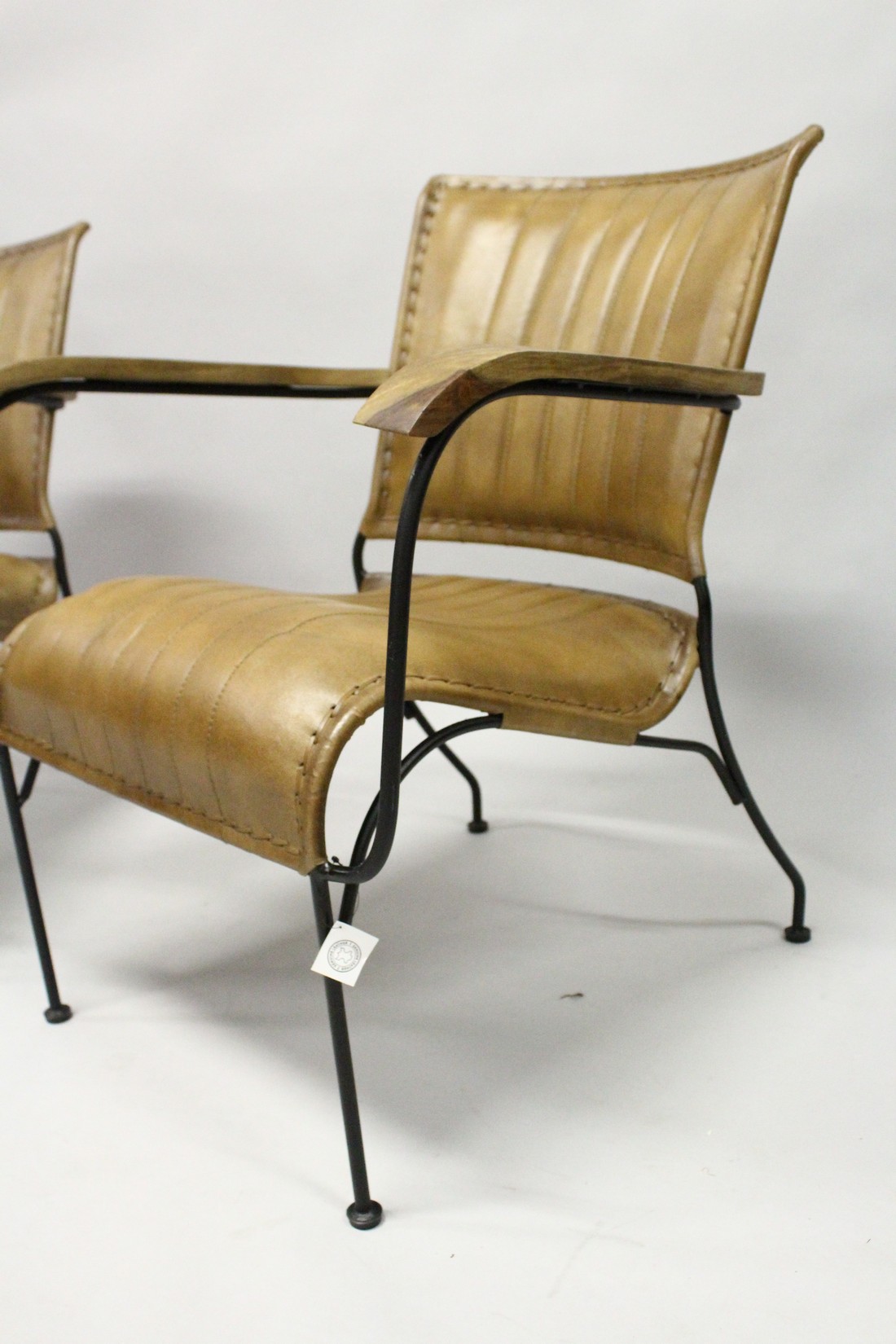 A PAIR OF MODERN LEATHER, WROUGHT IRON AND WALNUT ARMCHAIRS - Image 3 of 5