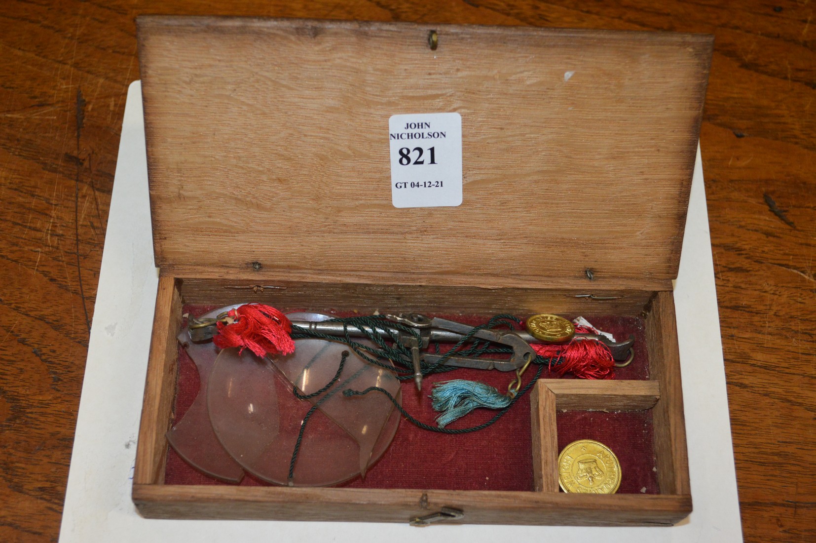 A boxed set of sovereign scales.