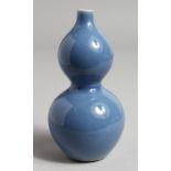 A SMALL CHINESE DOUBLE GOURD VASE. Blue square mark.