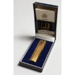 A LADIES’ GILT DUNHILL LIGHTER with paper in original box.