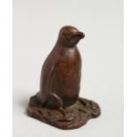 A SMALL JAPANESE BRONZE PENGUIN. 1.75ins.