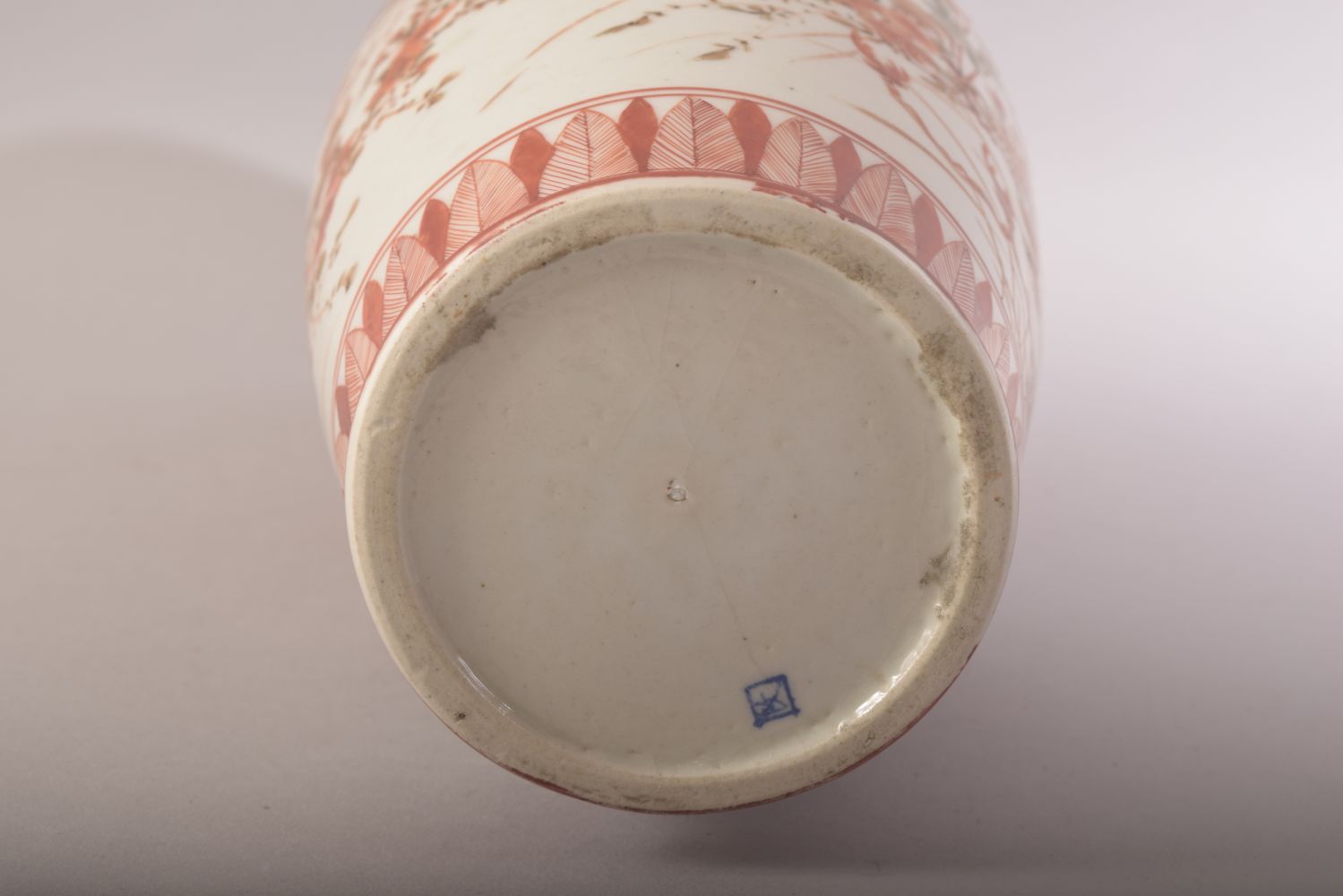 A JAPANESE KUTANI PORCELAIN VASE, painted with birds, native flora and gilt highlights, 30.5cm - Image 6 of 7