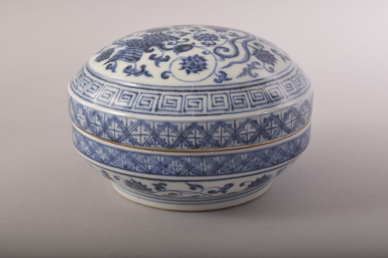 A CHINESE BLUE AND WHITE PORCELAIN CIRCULAR BOX AND COVER, the cover decorated with phoenix, lotus - Image 2 of 8
