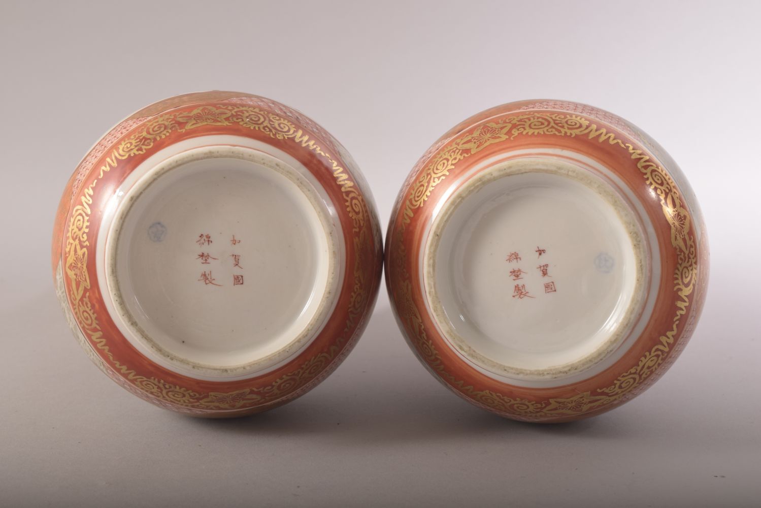 A PAIR OF JAPANESE KUTANI PORCELAIN VASES, each painted with a panel depicting two figures at a - Image 6 of 8