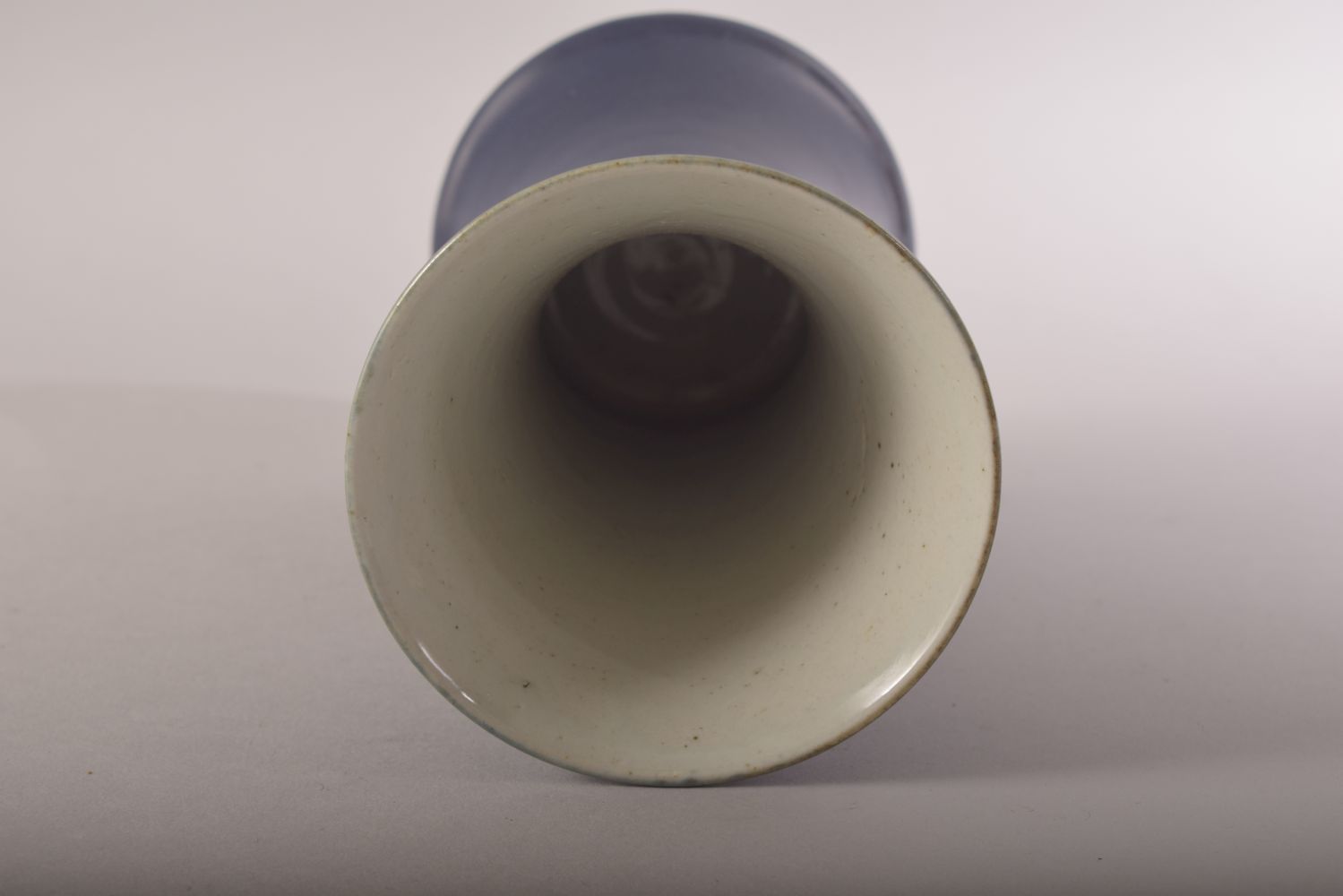 A CHINESE BLUE GROUND PORCELAIN VASE, 16cm high. - Image 5 of 6