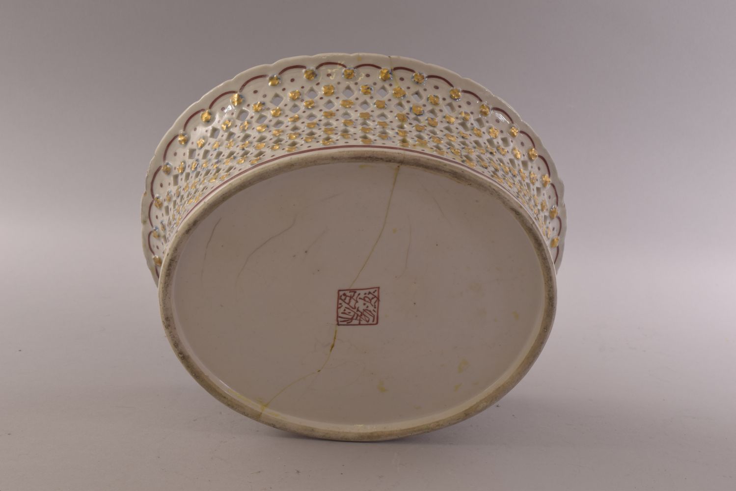 A 19TH CENTURY CHINESE OVAL PIERCED 'CLOBBERED' PORCELAIN BASKET, painted with a landscape, mark - Image 6 of 7