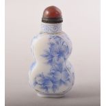 A CHINESE BLUE AND WHITE SNUFF BOTTLE AND STOPPER, mark to base, 7.5cm high.