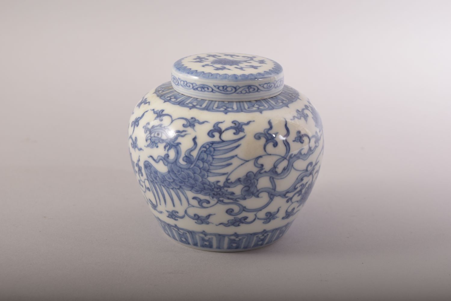 A GOOD CHINESE BLUE AND WHITE PORCELAIN JAR AND COVER, painted with phoenix, lotus and scrolling - Image 2 of 7