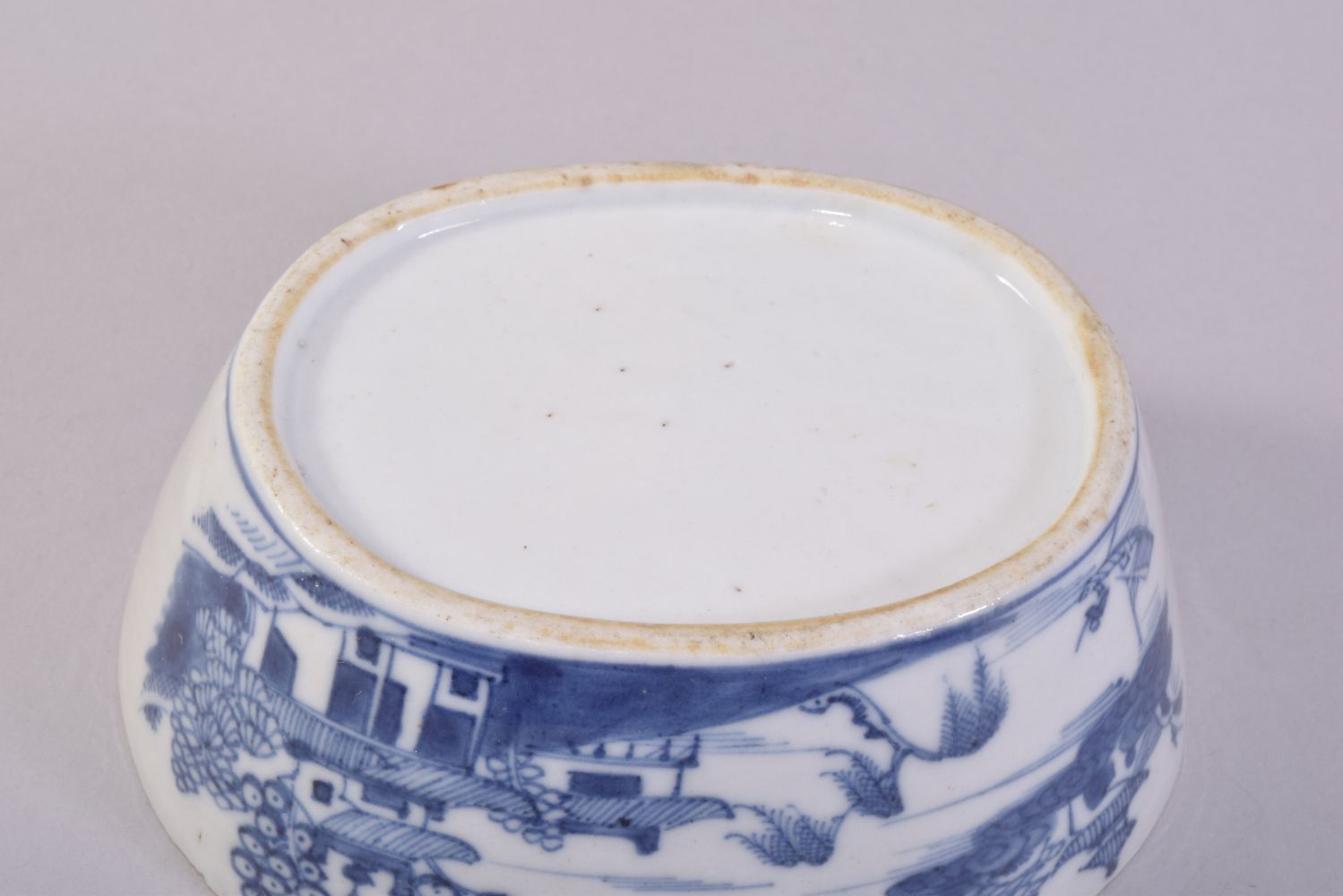 A CHINESE BLUE AND WHITE PORCELAIN BUTTER DISH AND SAUCER, painted with landscape scenes, the - Image 7 of 7