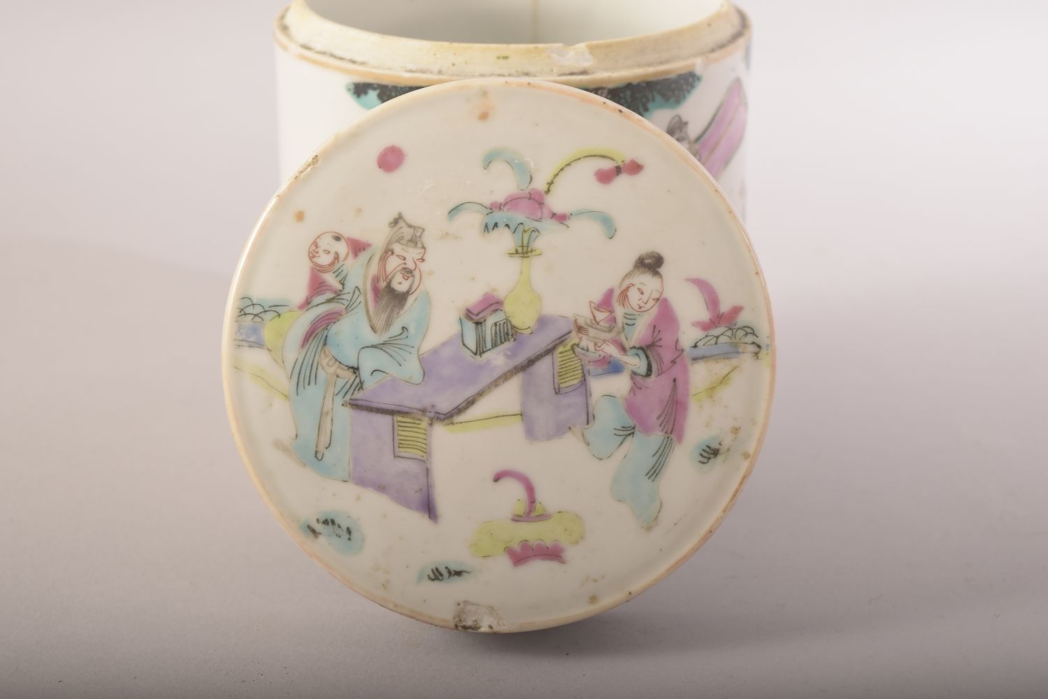 A CHINESE PORCELAIN CYLINDRICAL POT AND COVER, painted with figures in an outdoor setting, 12cm - Image 5 of 8