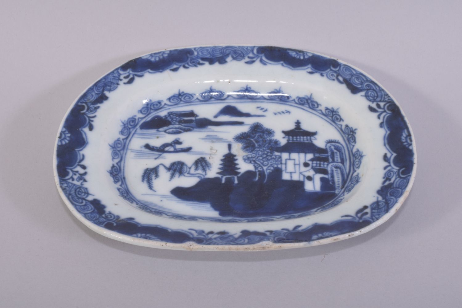 A CHINESE BLUE AND WHITE PORCELAIN BUTTER DISH AND SAUCER, painted with landscape scenes, the - Image 6 of 7