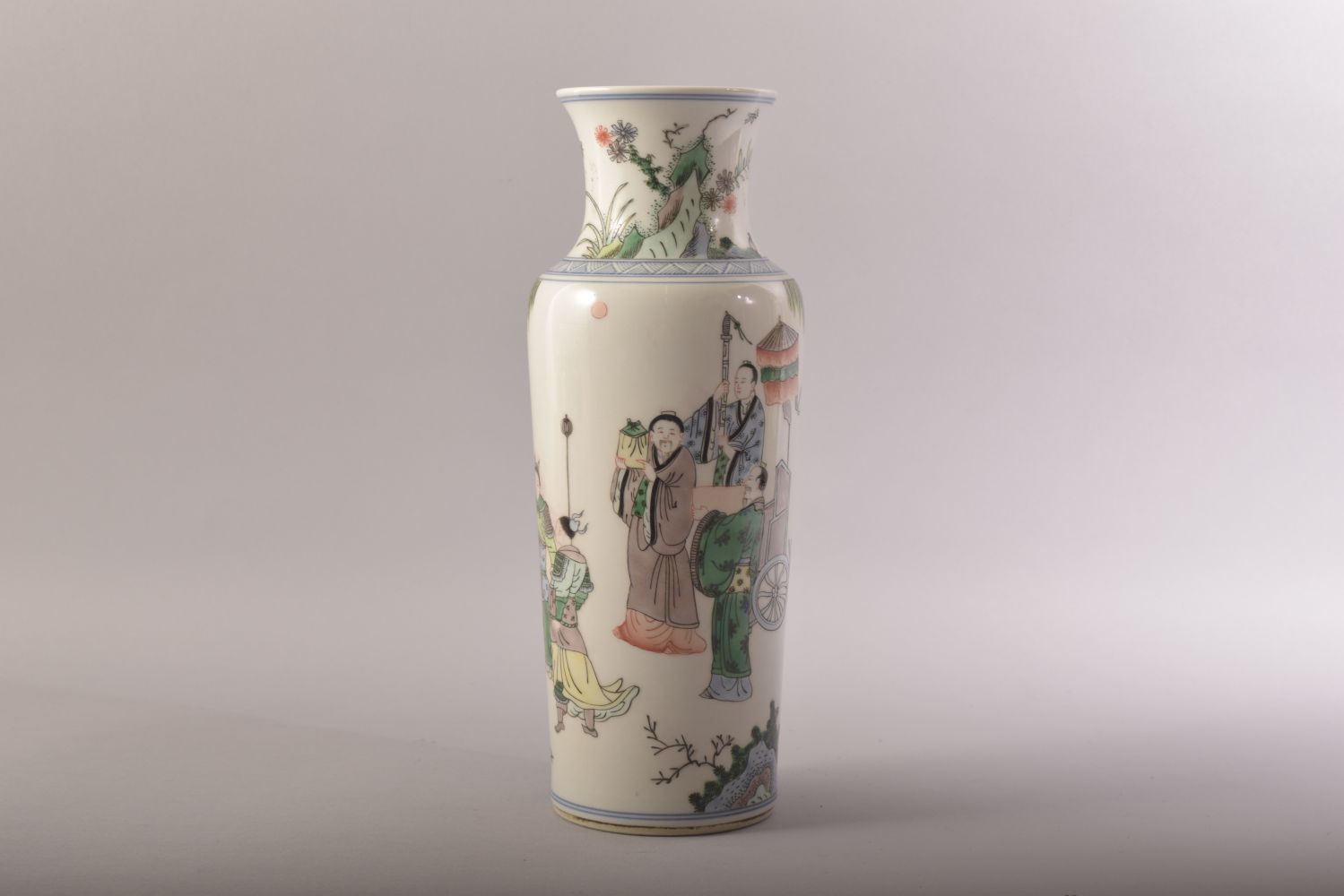 A CHINESE FAMILLE VERTE TALL PORCELAIN VASE, decorated with figures, mark to base, 29.5cm high. - Image 4 of 7