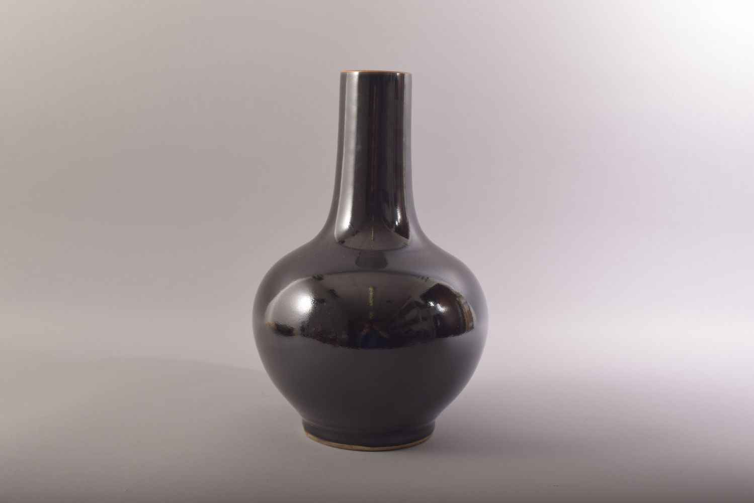 A CHINESE FAMILLE NOIR BULBOUS PORCELAIN VASE, with six character mark to base, 33cm high. - Image 4 of 7
