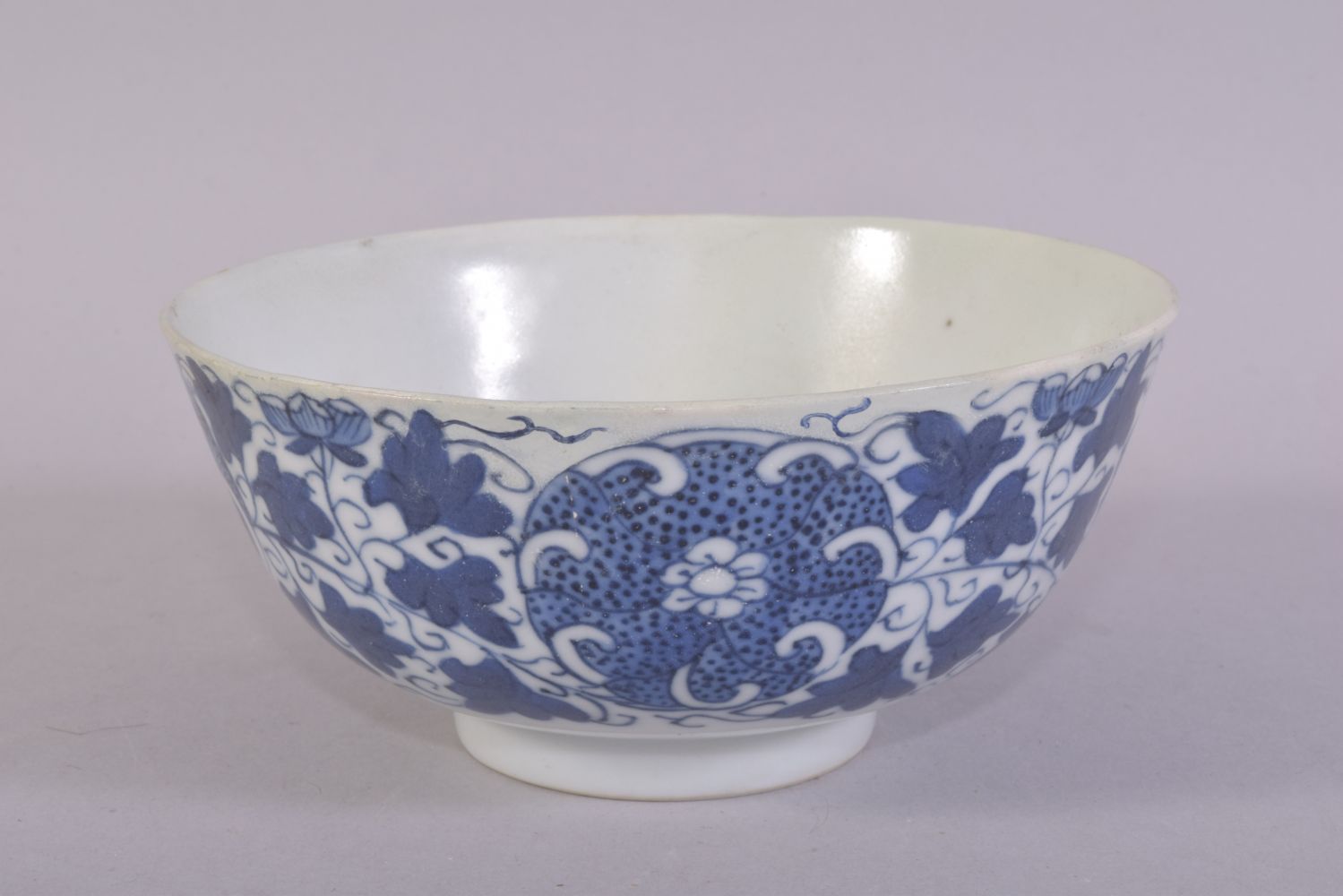 A SMALL CHINESE BLUE AND WHITE PORCELAIN BOWL, painted with stylised flower heads and scrolling - Image 2 of 7