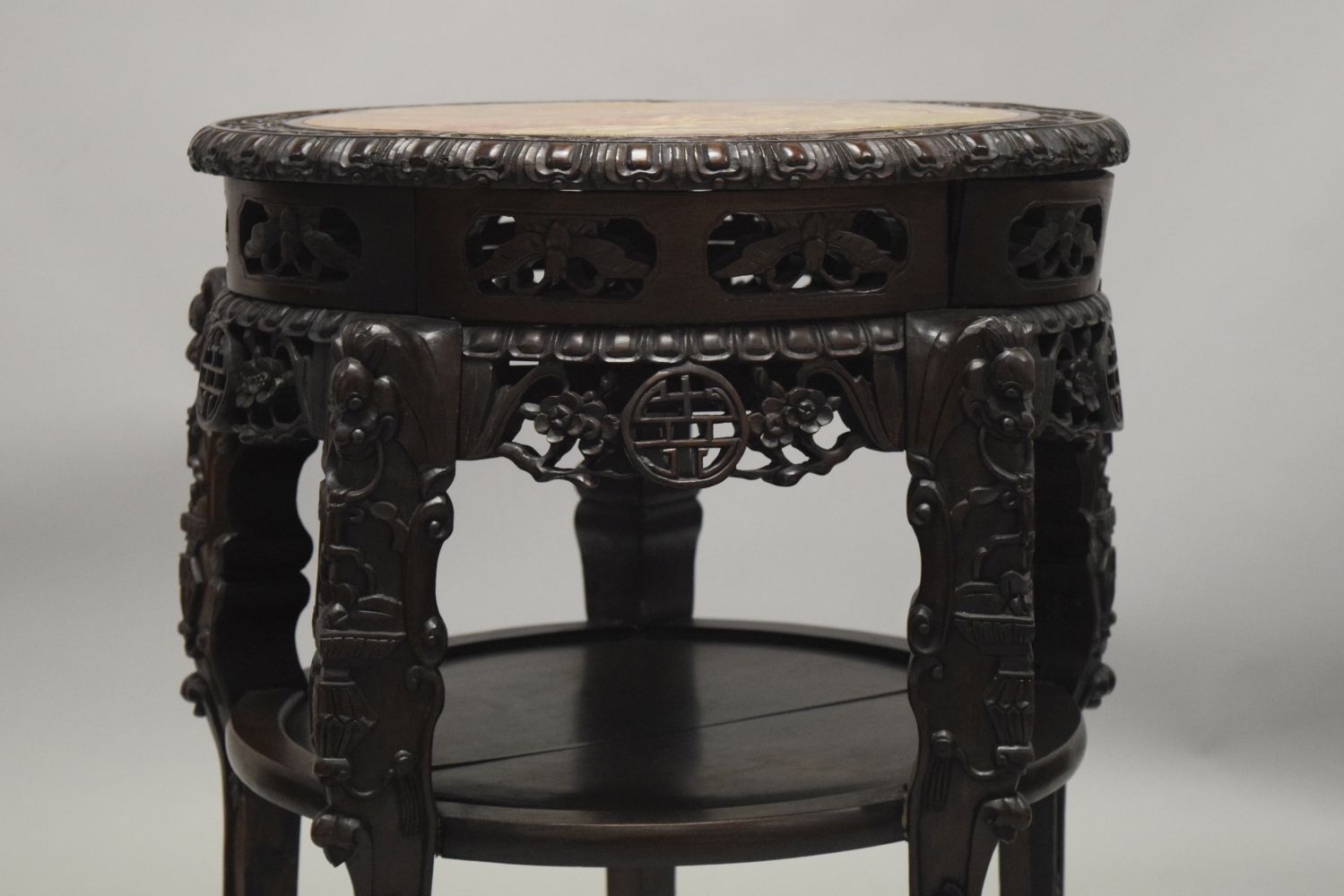 A LARGE AND IMPRESSIVE CHINESE HARDWOOD MARBLE TOP URN STAND, the frieze carved and pierced with - Image 2 of 5