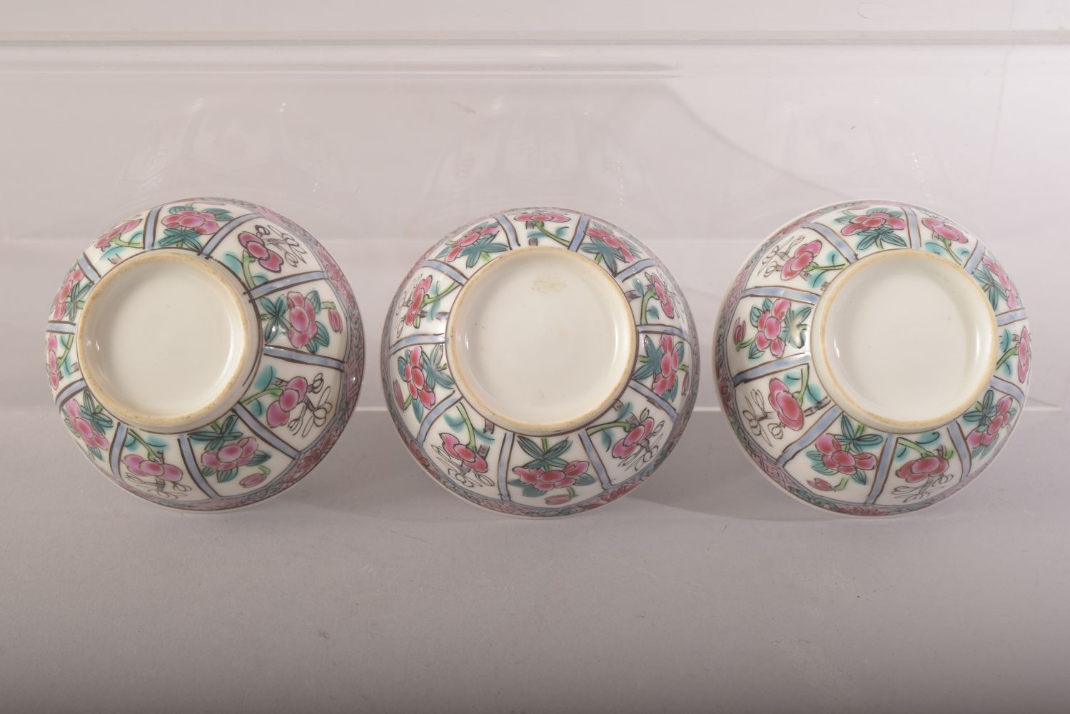 A SET OF THREE CHINESE FAMILLE ROSE PORCELAIN CUPS AND SAUCERS, cups 7.5cm diameter, saucer 12cm - Image 6 of 6