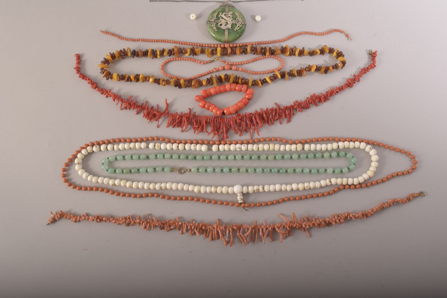 A MIXED LOT OF VARIOUS BEADED NECKLACES, comprising of jadeite, coral and amber, also including a - Image 2 of 4
