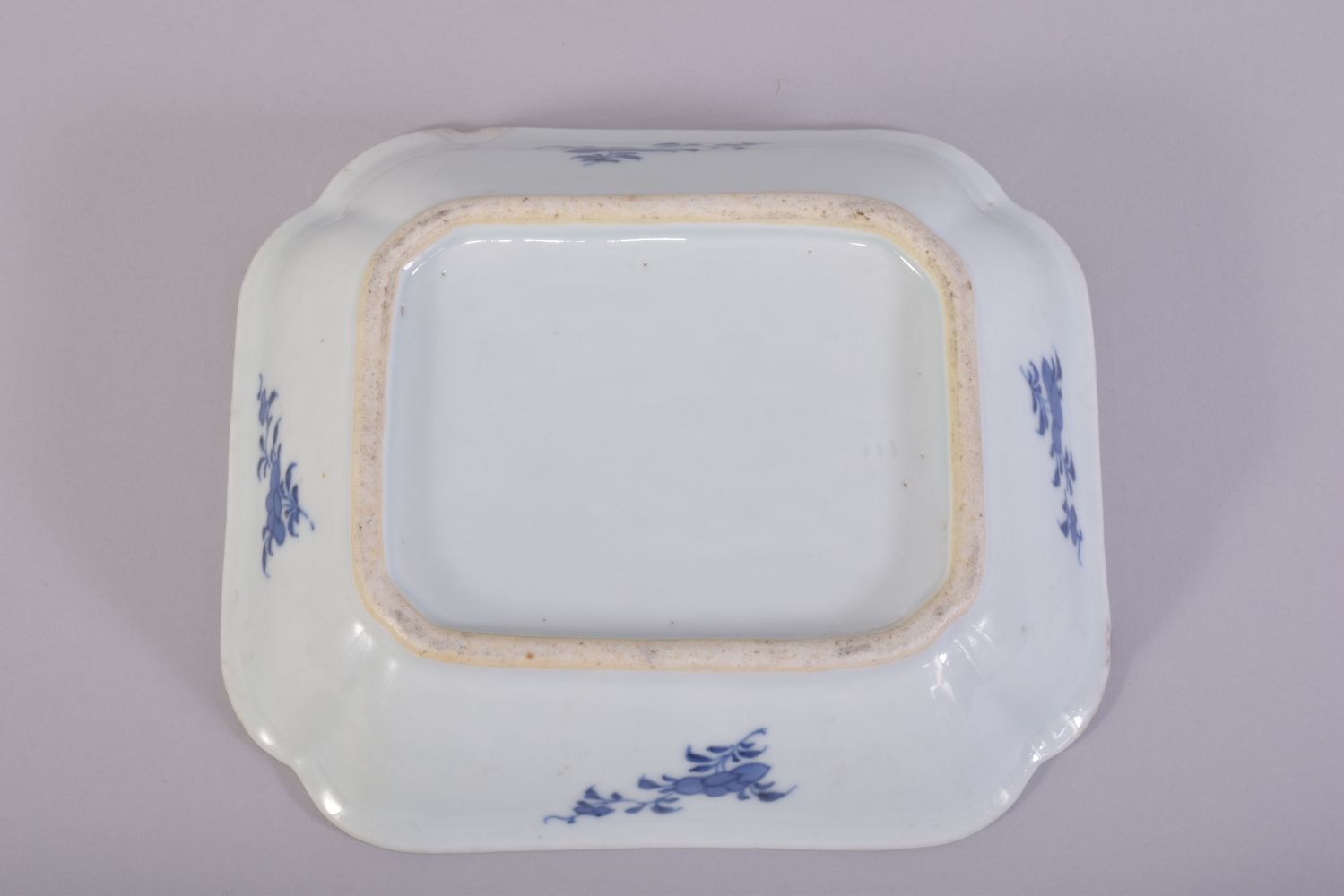 A CHINESE BLUE AND WHITE PORCELAIN TUREEN AND COVER, decorated with landscape scenes of buildings - Image 8 of 8