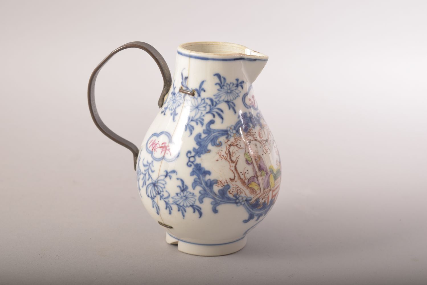 A SMALL CHINESE PORCELAIN JUG, painted with a panel of figures, mounted metal handle, (af), 11cm - Image 3 of 6