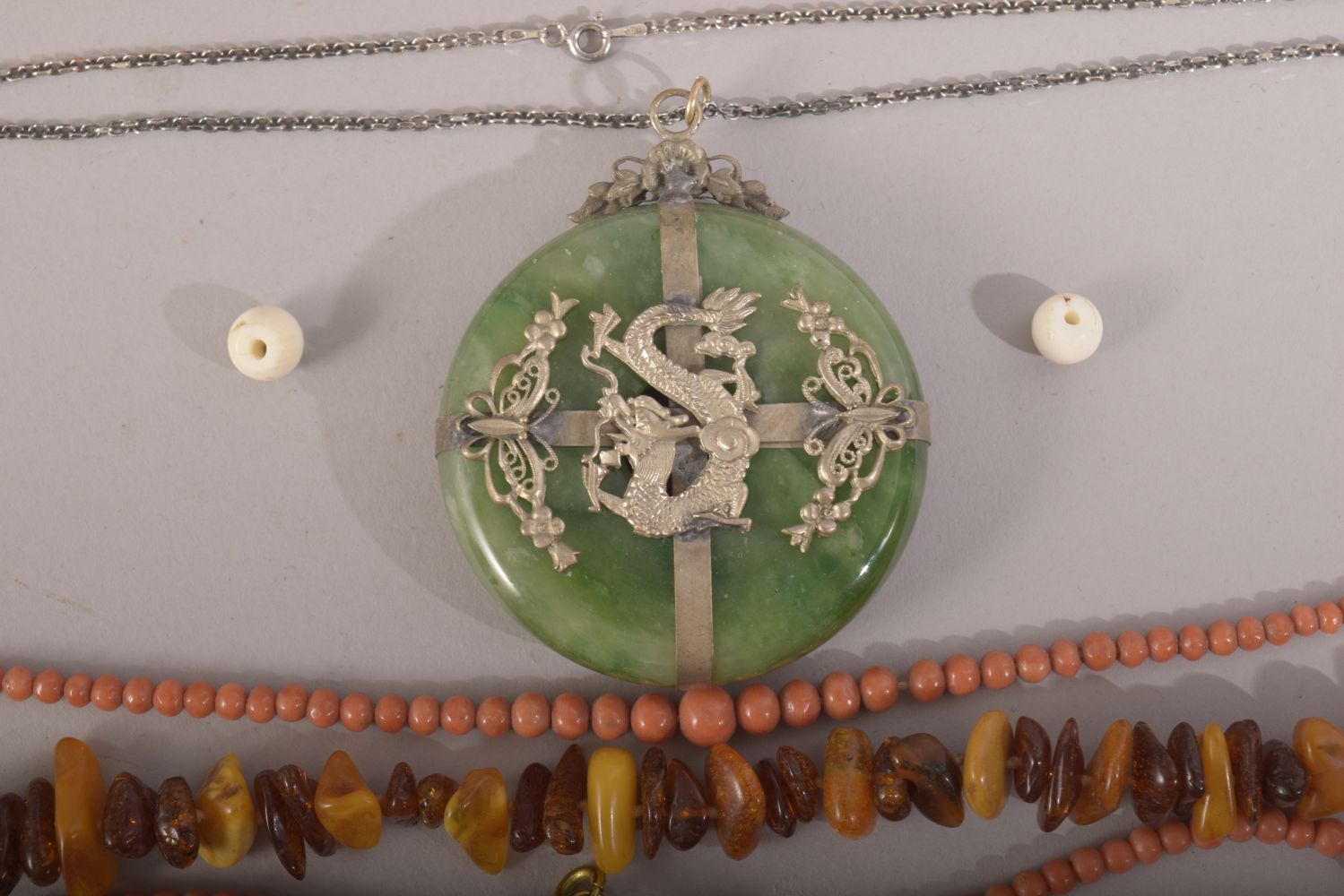 A MIXED LOT OF VARIOUS BEADED NECKLACES, comprising of jadeite, coral and amber, also including a - Image 4 of 4