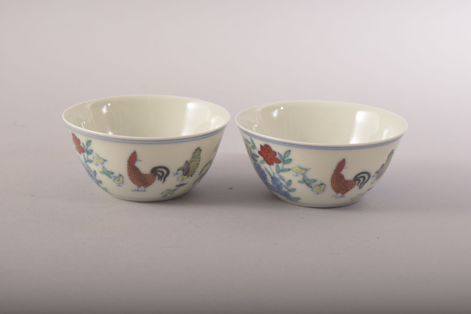 TWO GOOD CHINESE PORCELAIN ROOSTER CUPS, painted with roosters, chicks and flora, both with six - Image 3 of 8