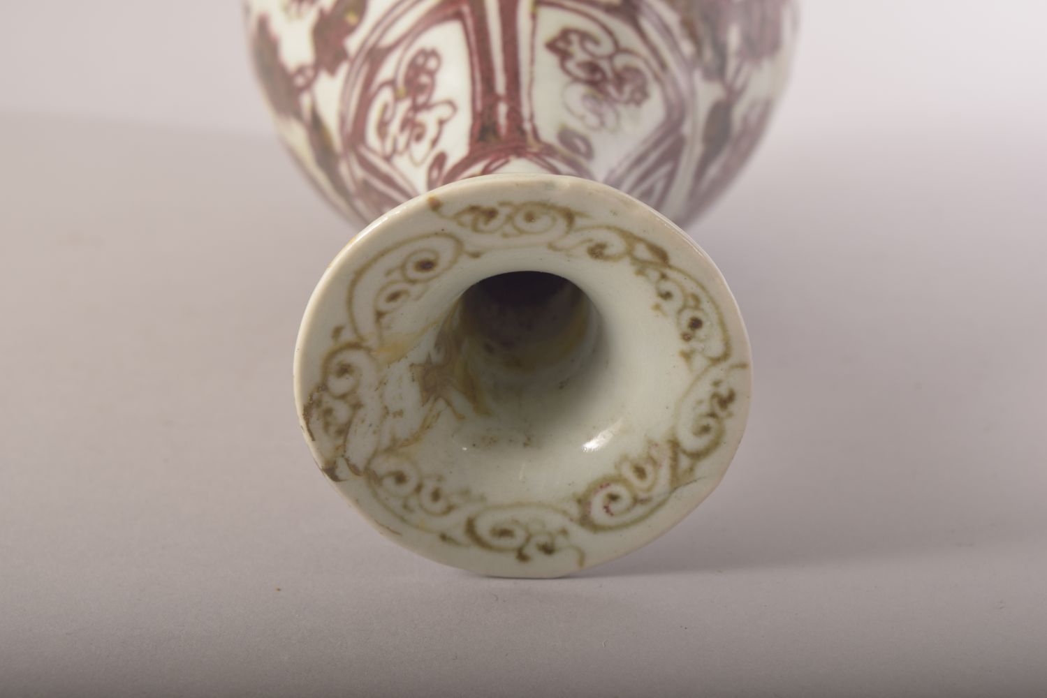 A CHINESE IRON RED AND WHITE GLAZED POTTERY VASE, decorated with floral motifs, 24.5cm high. - Image 5 of 6