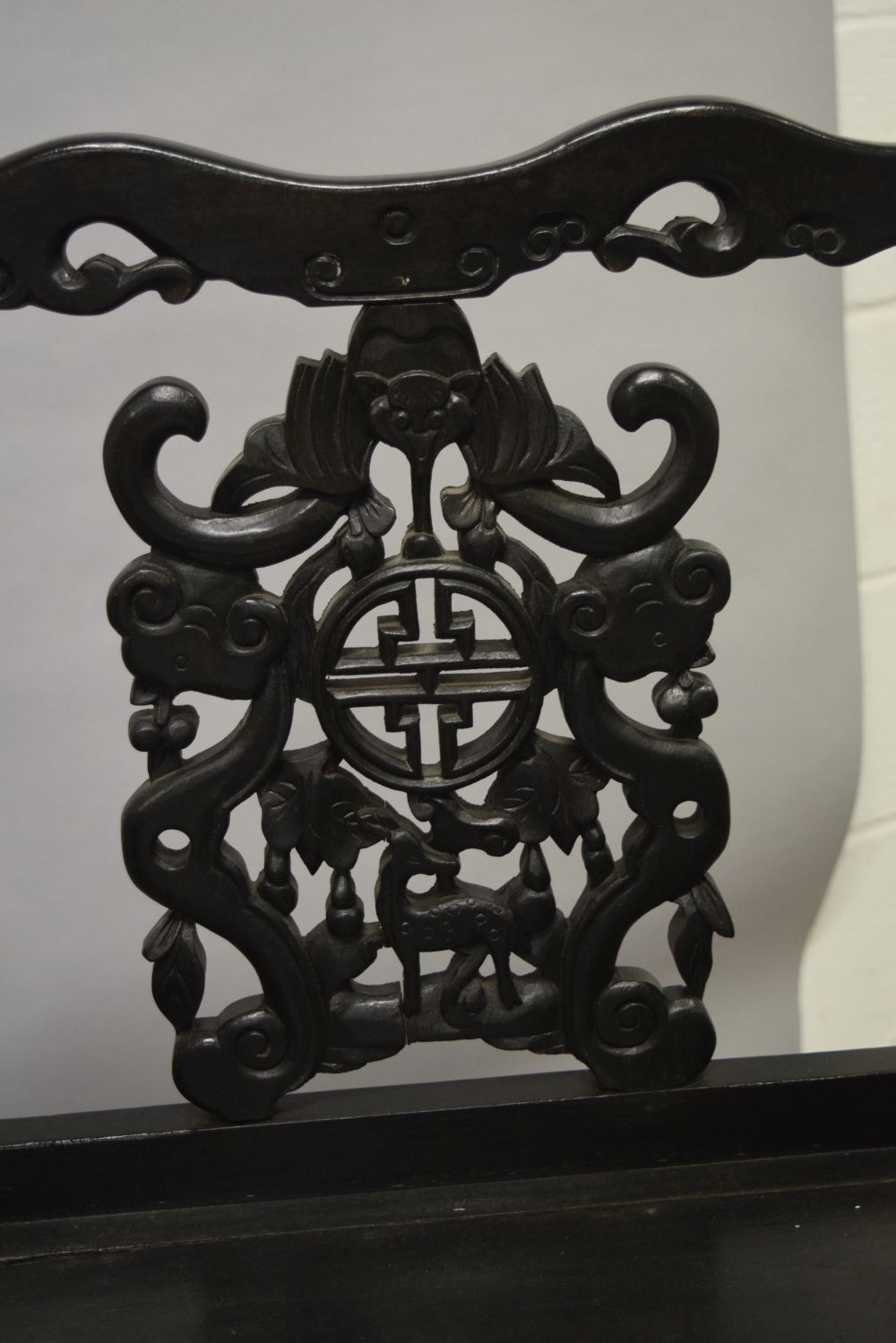 A GOOD PAIR OF CHINESE CARVED HARDWOOD CHAIRS, inlaid with mother of pearl - Image 2 of 5