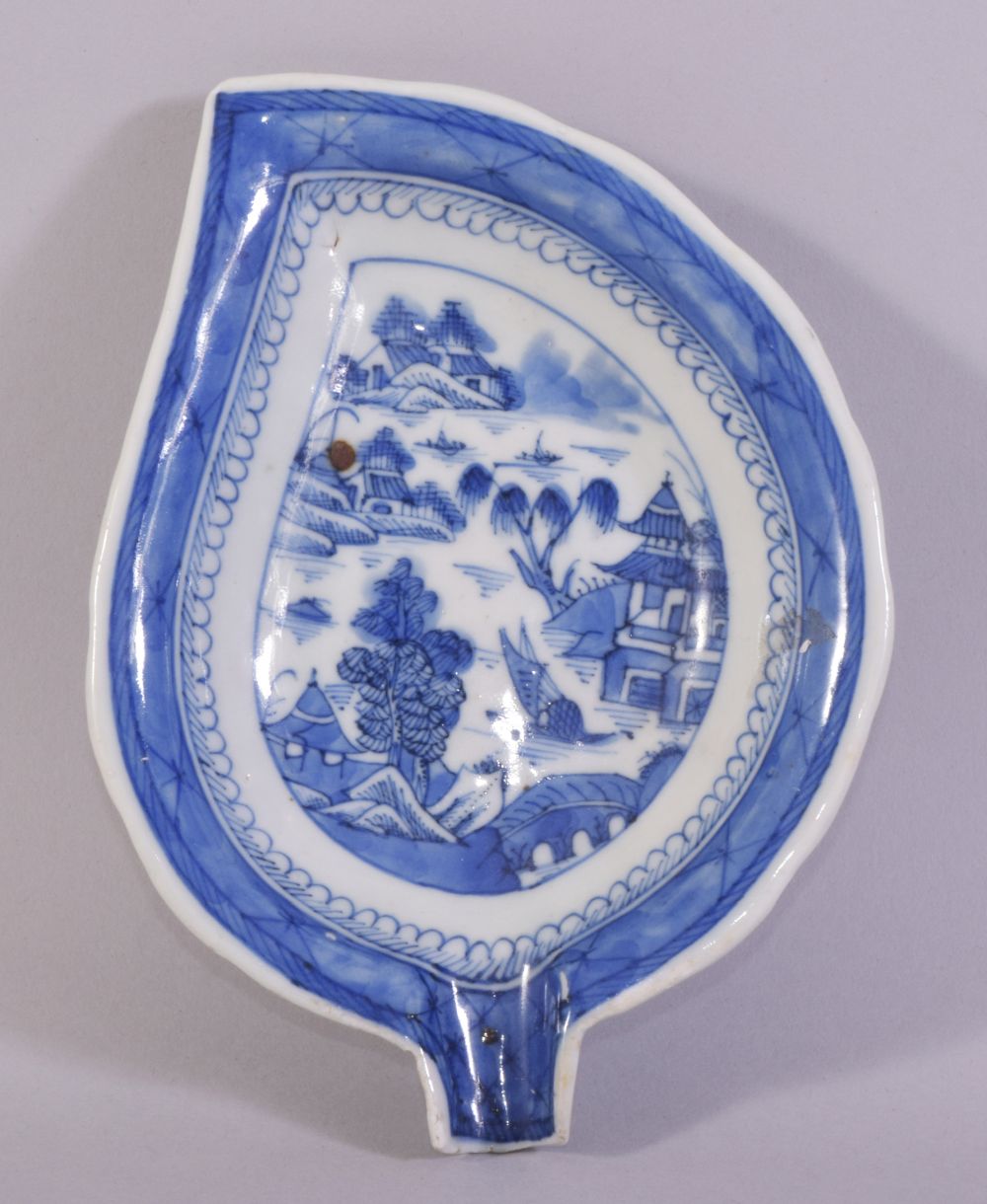 A CHINESE BLUE AND WHITE PORCELAIN LEAF SHAPE DISH, painted with a landscape setting, 17.5cm x