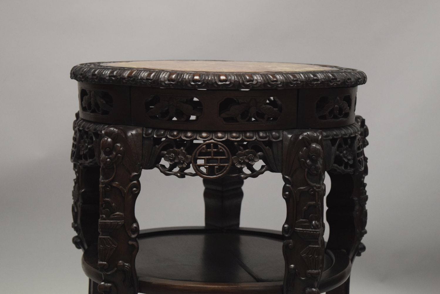 A LARGE AND IMPRESSIVE CHINESE HARDWOOD MARBLE TOP URN STAND, the frieze carved and pierced with - Image 5 of 5