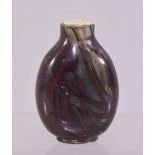 A CHINESE MOTTLED GLASS SNUFF BOTTLE, 5.5cm.
