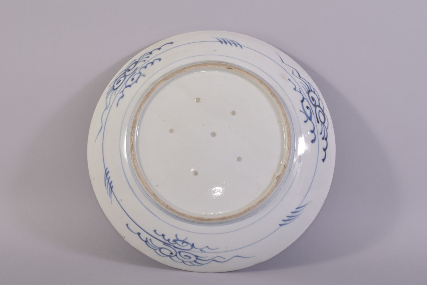 A CHINESE BLUE AND WHITE PORCELAIN DISH, painted with rooster and native flora, 27cm diameter. - Image 3 of 3