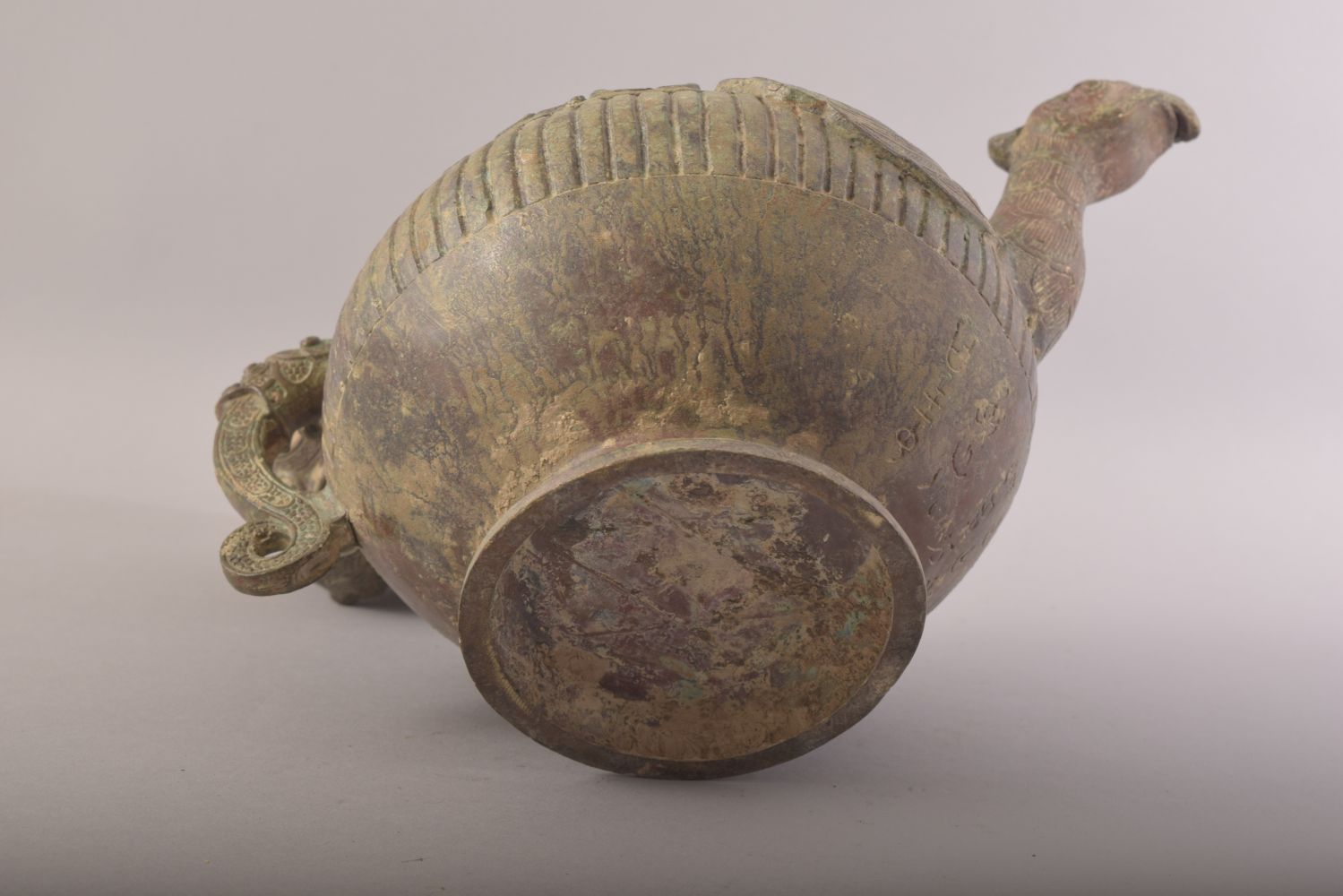 A CHINESE BRONZE ARCHAIC STYLE TEAPOT, with zoomorphic handle, spot and finial, 20cm high. - Image 7 of 7