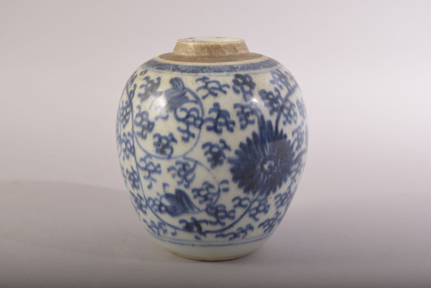 A SMALL CHINESE BLUE AND WHITE VASE, with foliate decoration, 9.5cm high. - Image 3 of 6