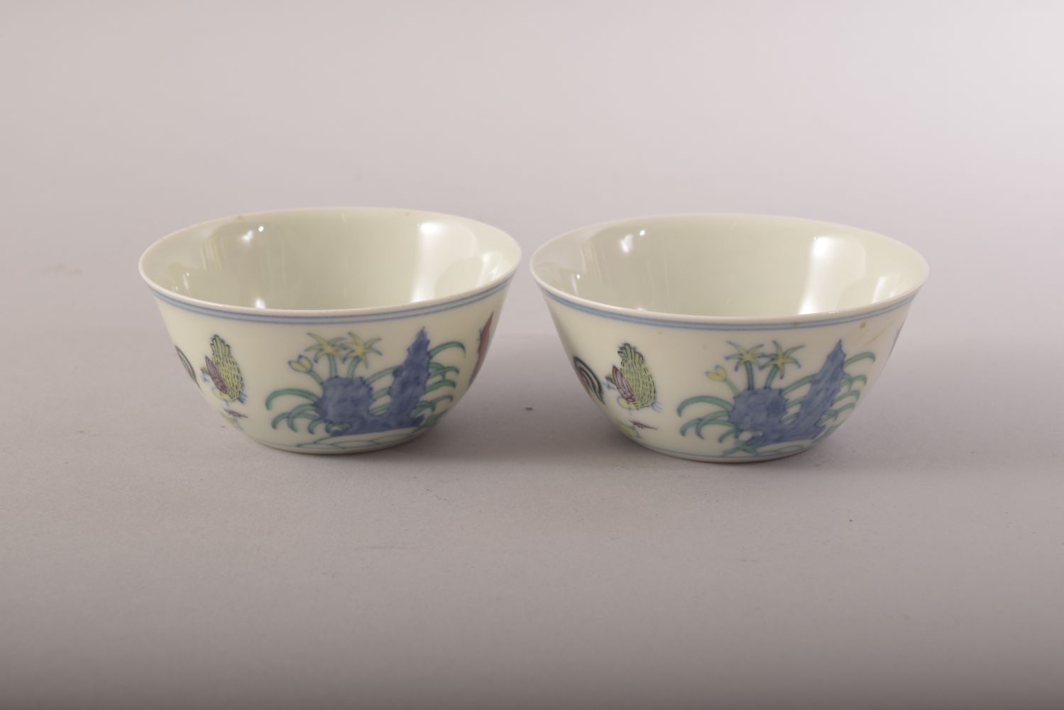 TWO GOOD CHINESE PORCELAIN ROOSTER CUPS, painted with roosters, chicks and flora, both with six - Image 2 of 8