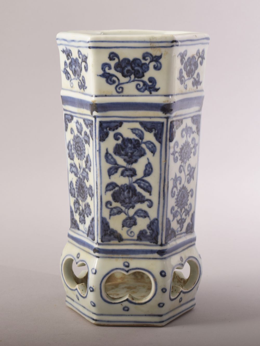 A CHINESE BLUE AND WHITE PIERCED HEXANGONAL PORCELAIN HAT STAND / VASE, decorated with panels of
