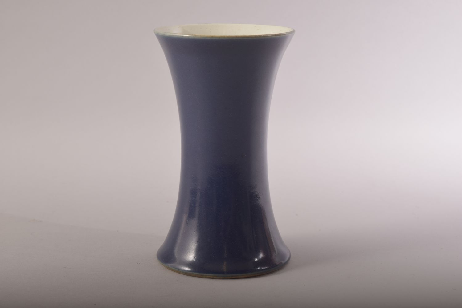 A CHINESE BLUE GROUND PORCELAIN VASE, 16cm high. - Image 4 of 6