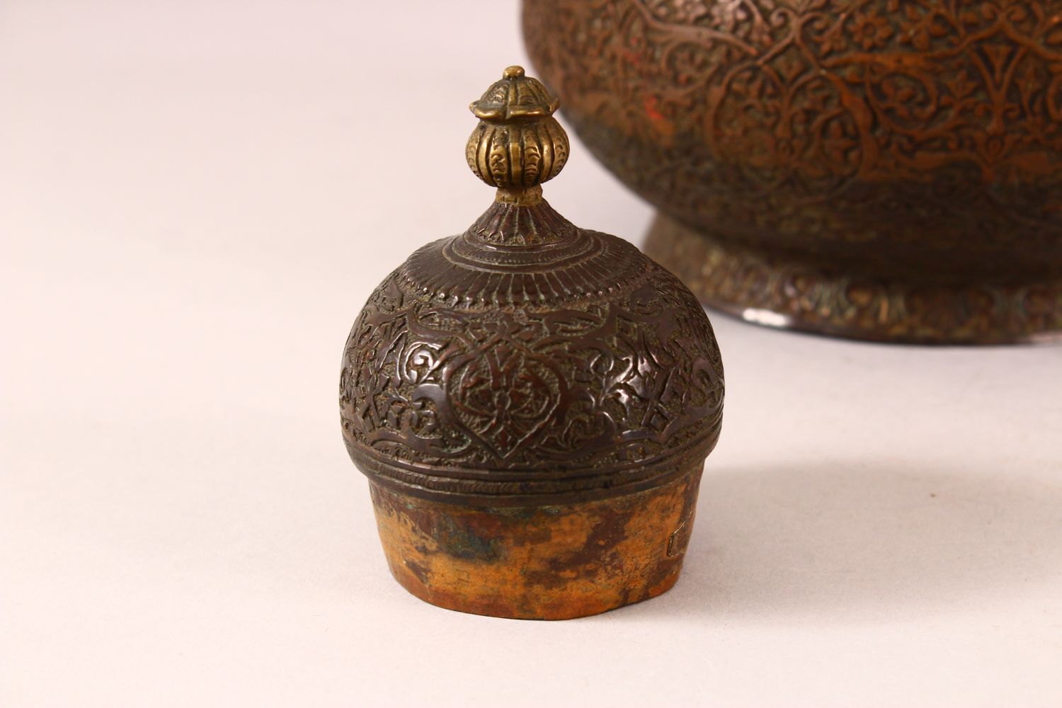 A LARGE 18TH/19TH CENTURY LIDDED COPPER SURAHI BOTTLE, with chased foliate decoration all over, 39cm - Image 4 of 7