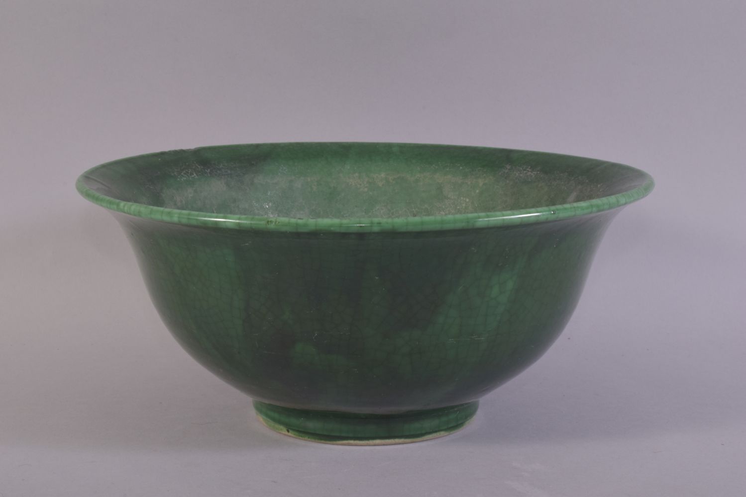 A GOOD LARGE CHINESE GREEN CRACKLE GLAZED BOWL, 26cm diameter. - Image 2 of 5