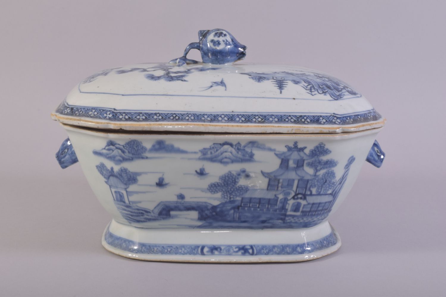 A CHINESE BLUE AND WHITE PORCELAIN TUREEN AND COVER, decorated with landscape scenes including - Image 3 of 8